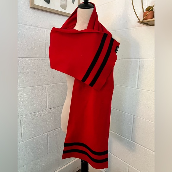 💥$5 SALE💥HURLEY red scarf with black stripes ⭐️ UNISEX - Picture 2 of 4